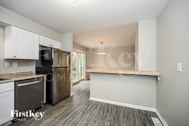 Building Photo - 1745 Pinebluff Ln