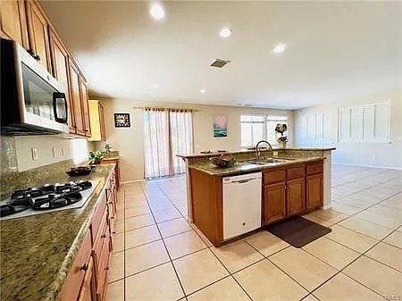Building Photo - 17231 Greentree Dr