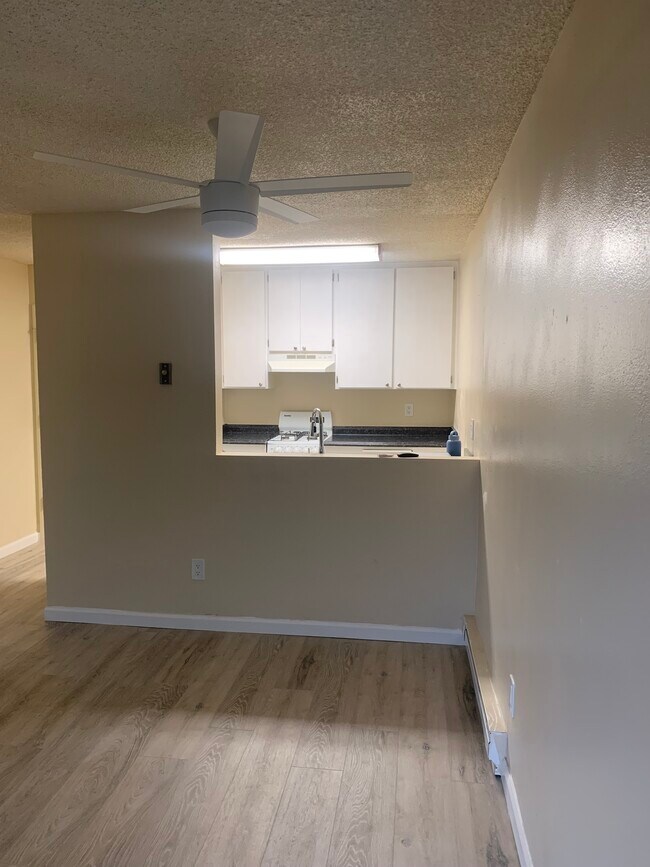 Building Photo - 1625 Hotel Cir S