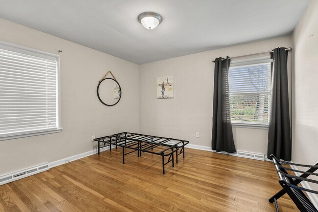 Building Photo - 129 Greenbriar Rd