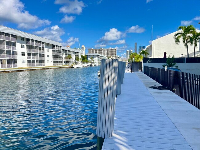 Building Photo - 3527 NE 168th St