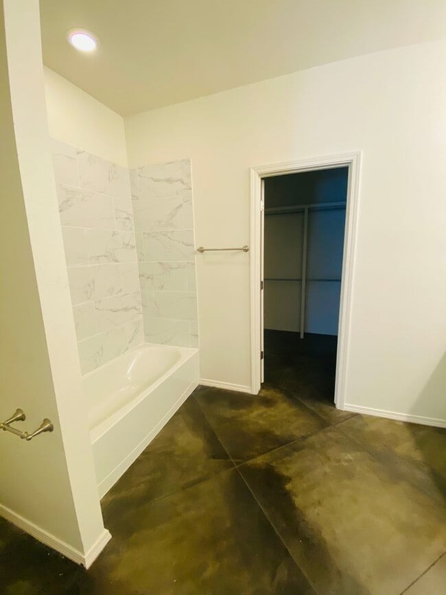 Building Photo - Stunning New 3/2 Townhomes