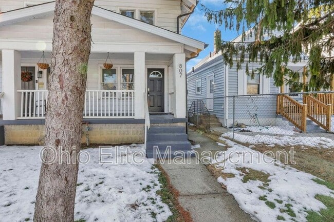 Building Photo - 807 E Deshler Ave