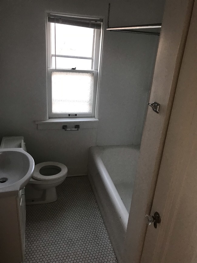 Building Photo - 5328 Maywood Ave