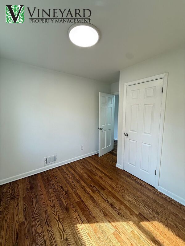 Building Photo - 1023 Pine Valley Dr NE