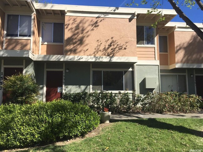 Building Photo - Remodeled Large 4 Bedroom 2 Bath Condo  in...