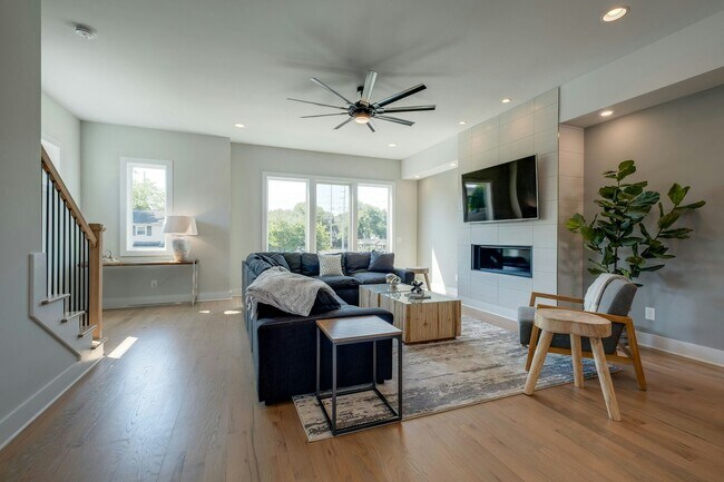 Building Photo - 102 Marshall Ct