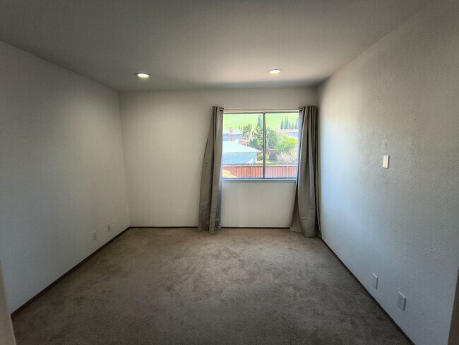 Building Photo - BEAUTIFUL TWO LEVEL 4BD/3BA HOME AVAILABLE IN MILPITAS, CA !!!!!!