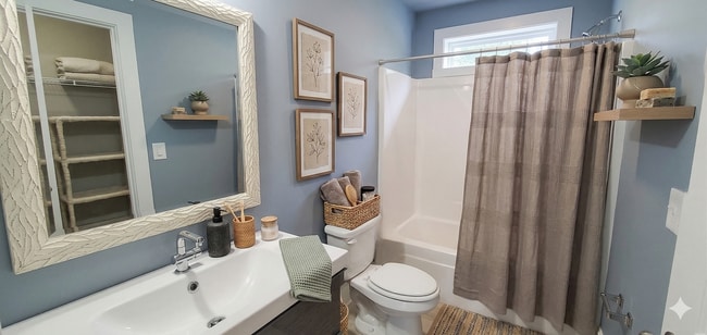 Building Photo - Luxury Student Living- 4BR/4BA Townhome Near UGA (Available Fall 2026)