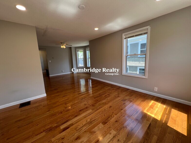 Building Photo - 15 Hudson St