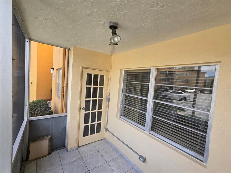Building Photo - 4374 NW 9th Ave