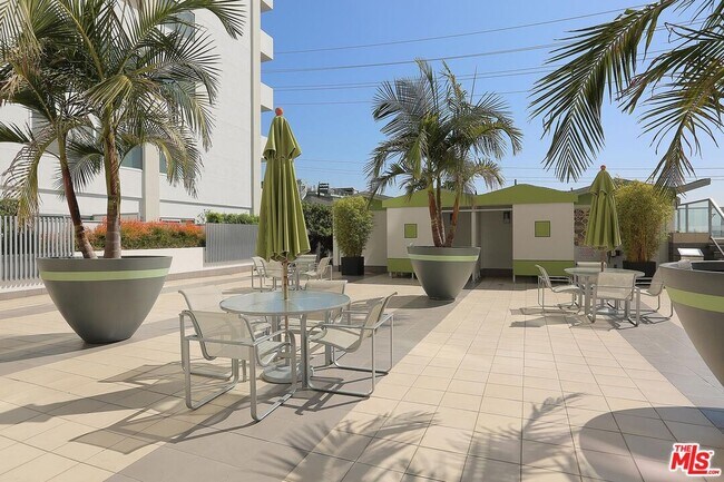 Building Photo - 1155 N La Cienega Blvd