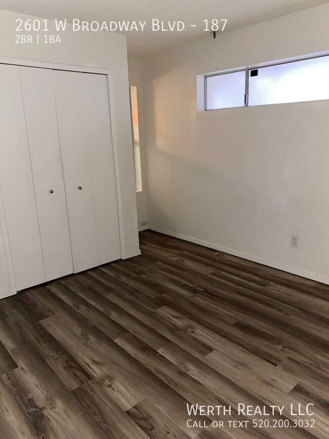 Building Photo - 2 Bedroom in walking distance to Pima West