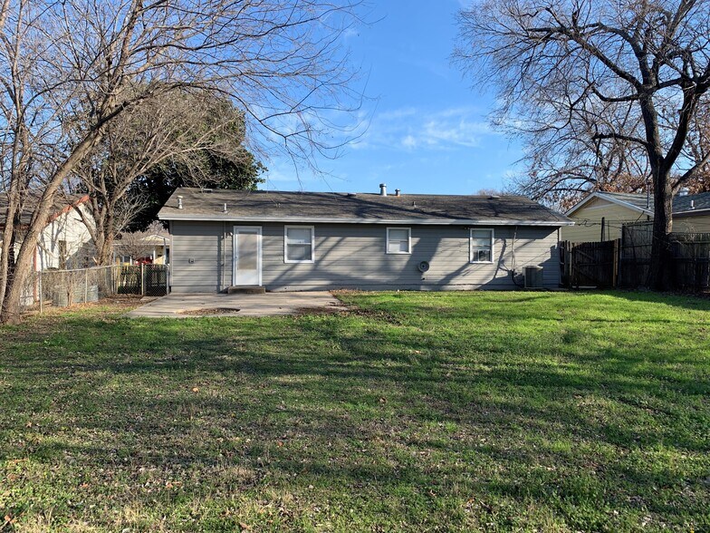 Building Photo - 603 Freestone Dr