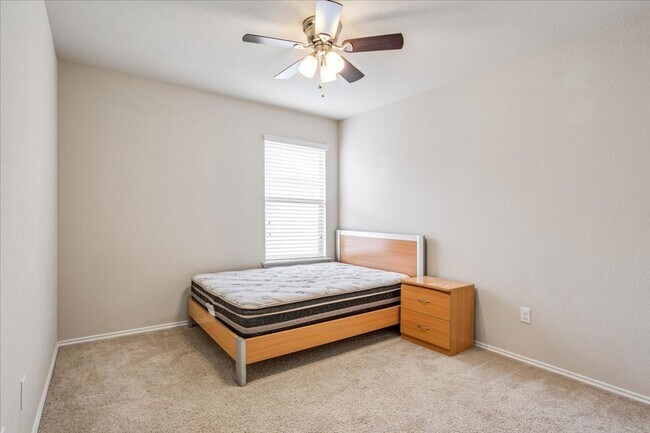 Building Photo - 4/2.5 in Midway ISD