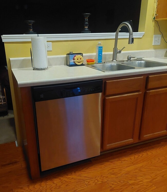 Building Photo - 5390 Skip Jack Dr