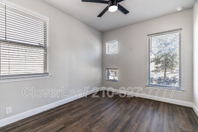 Building Photo - 5530 Pin Pt