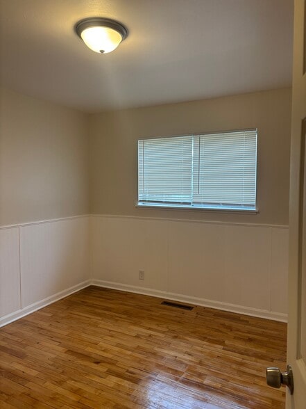 Building Photo - 1106 MacDonald Ave