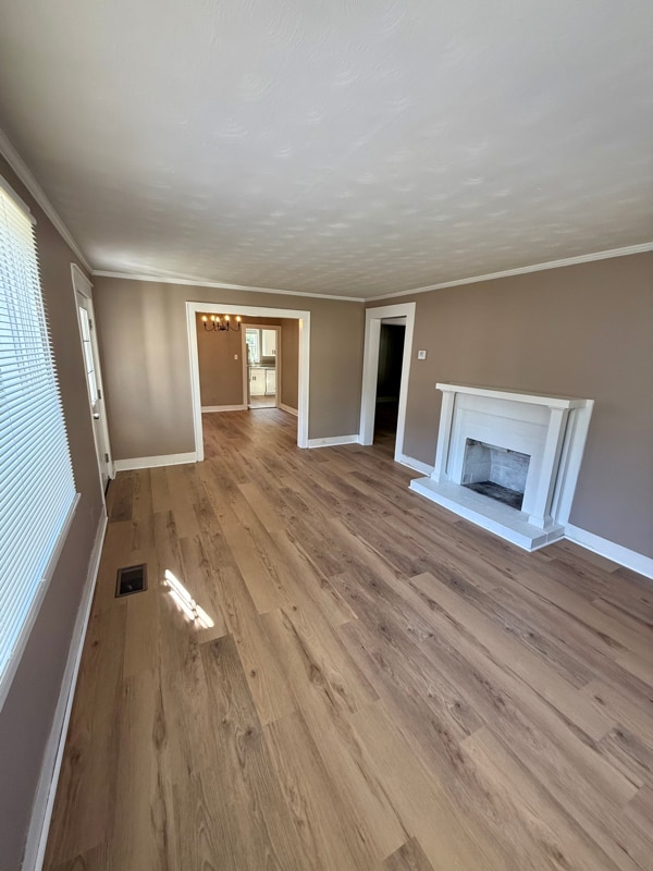 Building Photo - 1105 E 5th St