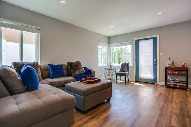 Building Photo - 812 Island Ct