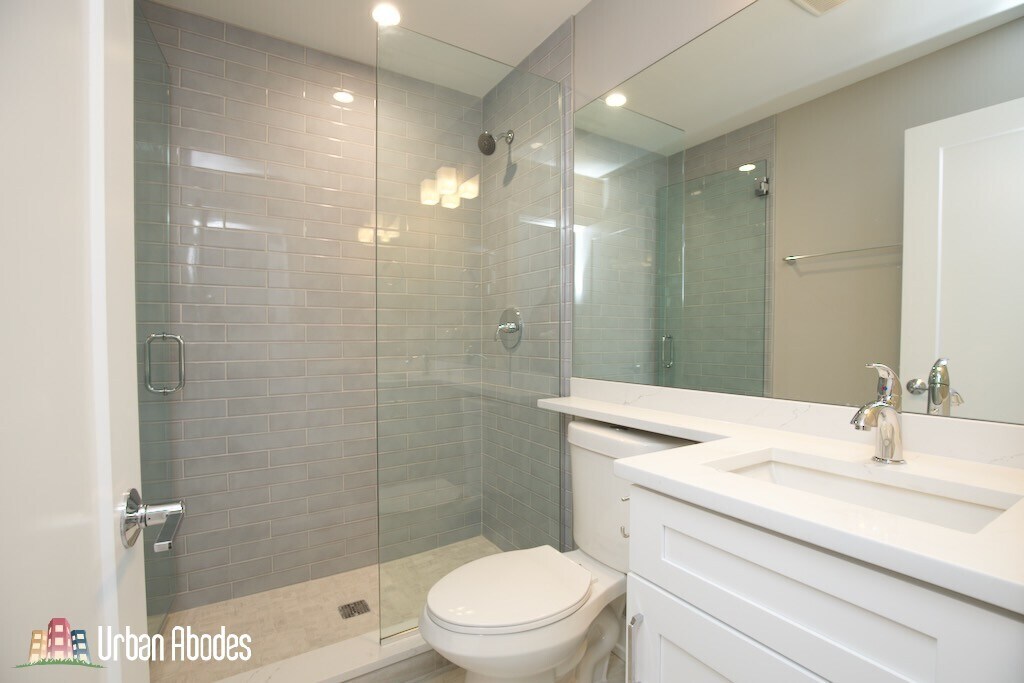 Building Photo - 3943 N Janssen Ave