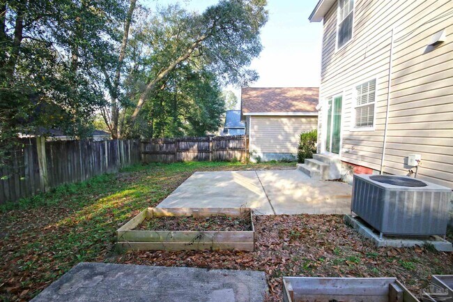 Building Photo - 2028 Cambridge Cir
