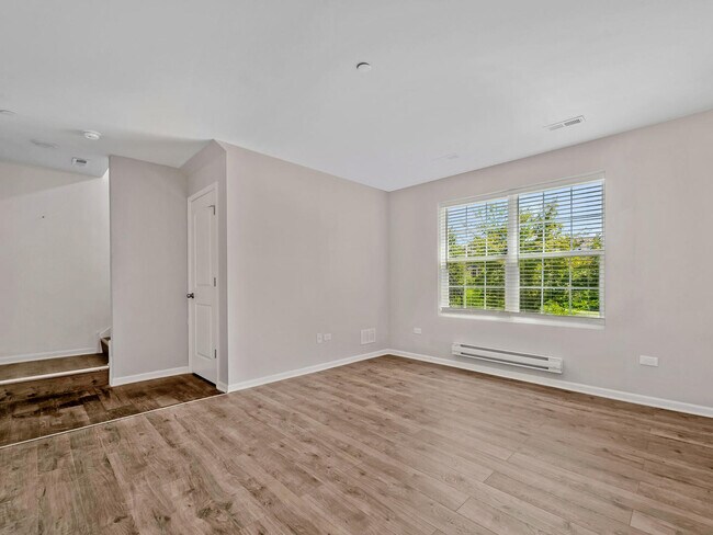 Building Photo - 1464 Lake Ridge Ct