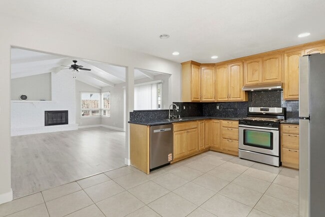 Building Photo - Stylish and Spacious Milpitas Home with Large Deck and Backyard