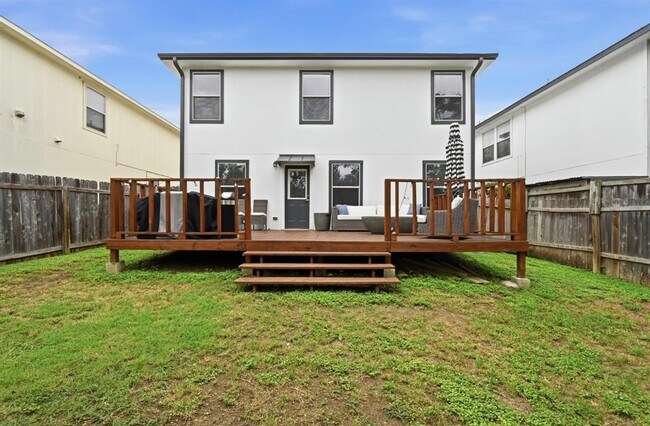 Building Photo - 1414 Strickland Dr