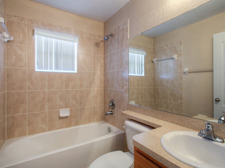 Building Photo - 8364 Greystone Dr