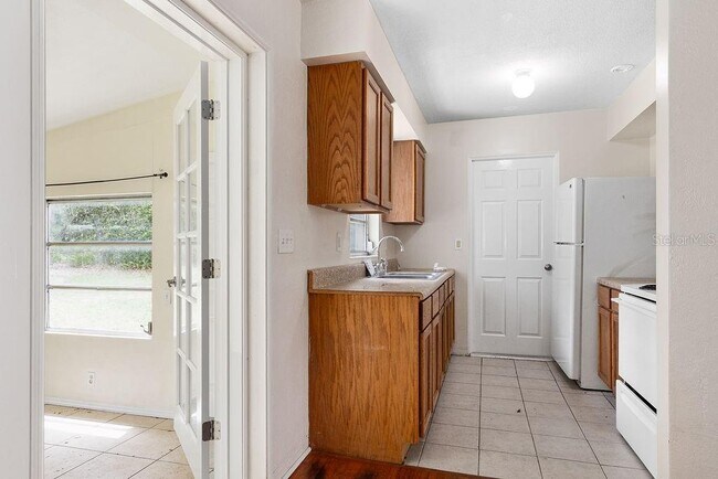 Building Photo - 1526 W Beresford Ave