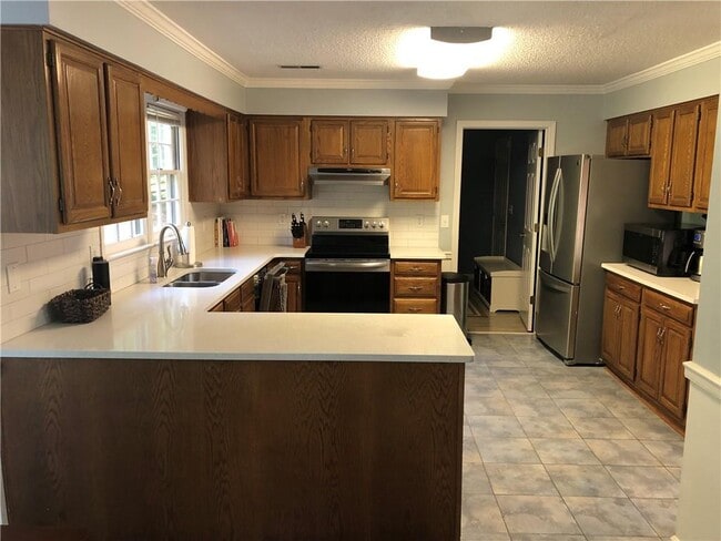 Building Photo - 490 Sherman Oaks Way