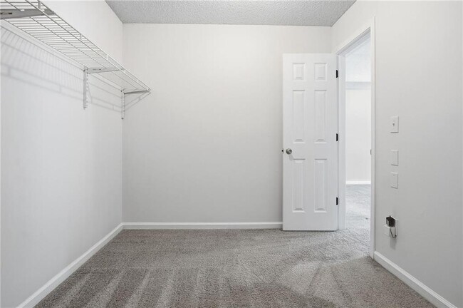 Building Photo - 5949 Idlewood Pl
