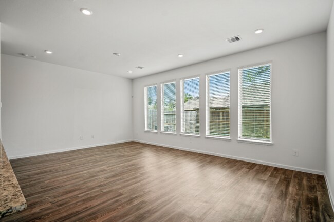 Building Photo - 613 Royal Arch Dr