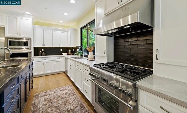 Building Photo - 132 Quinterra Ln