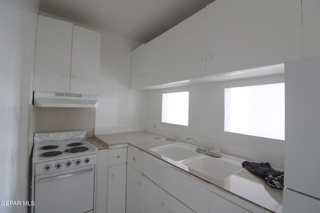 Building Photo - 5200 Carousel Dr