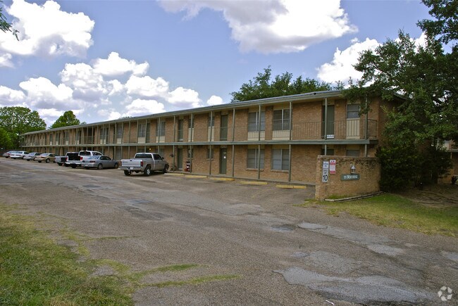 Building Photo - Parkway Manor
