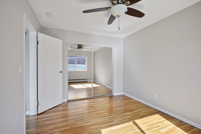 Building Photo - Remodeled 2 bed featuring new kitchen