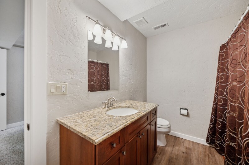 Building Photo - 711 S Bear Paw Ln