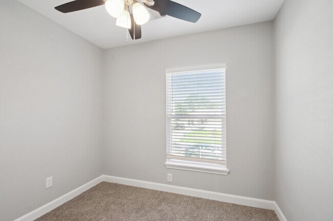 Building Photo - 1127 Cascade Creek Dr