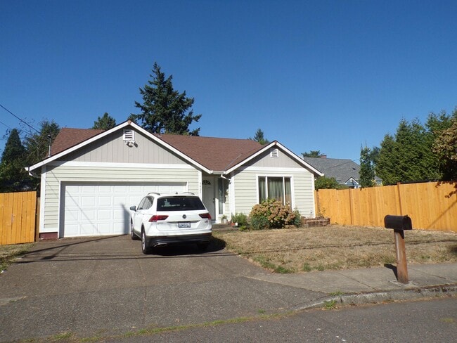 Primary Photo - 3927 SE 100th Ave