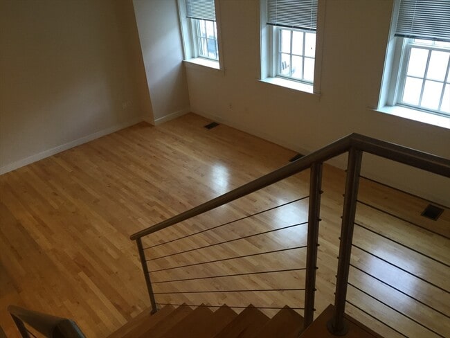 Building Photo - 72 Hamilton St