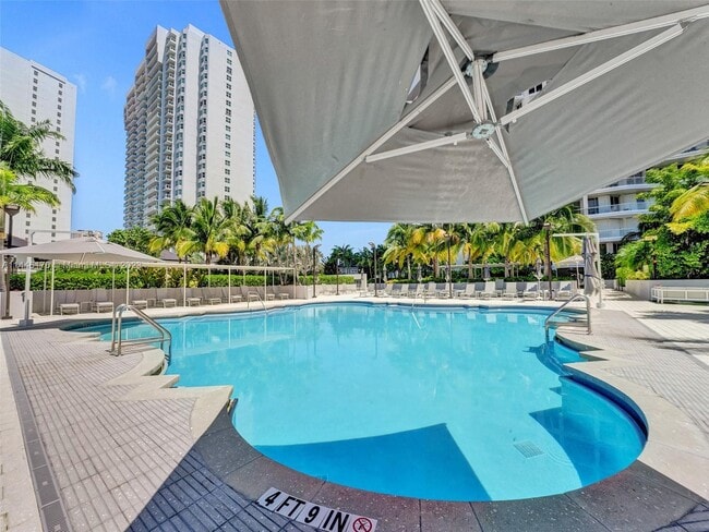 Building Photo - 7000 Island Blvd