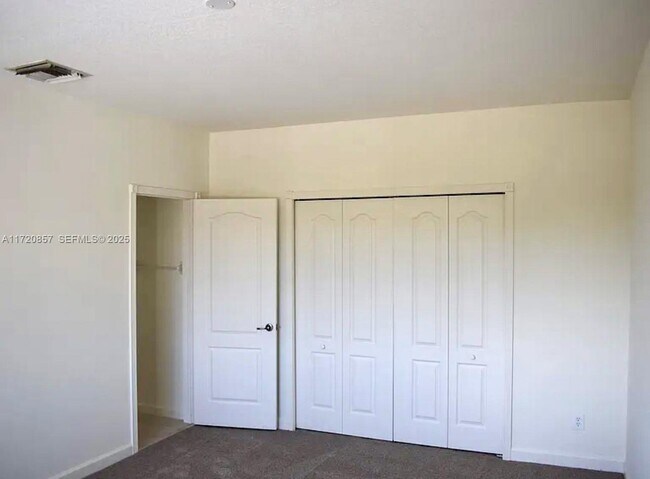 Building Photo - 2607 Creekside Dr