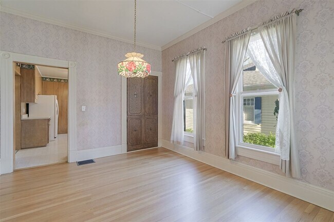 Building Photo - Historic Mount Vernon 4x1.5 Home Steps from Downtown Prescott