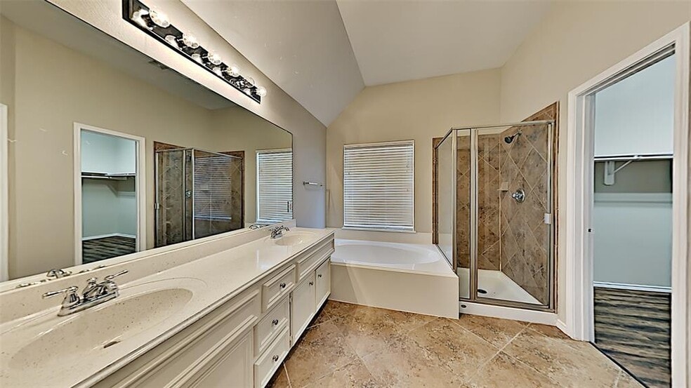 Master Bath - 5623 Wagon Wheel Ln