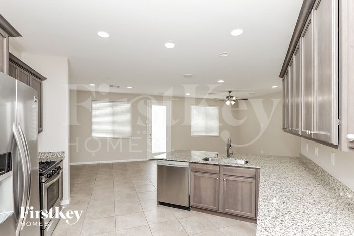 Building Photo - 2265 Sky Island Dr