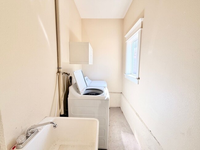 Building Photo - 2 Weeks Free! Charming Craftsman with Solar Savings, Hardwood Floors, and Private Backyard - Move...