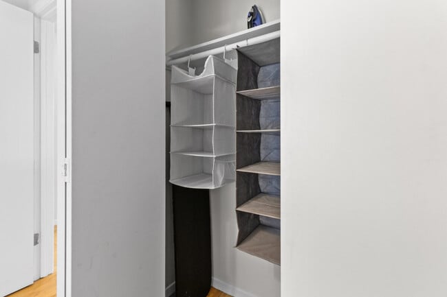 Building Photo - 800 S 1st St