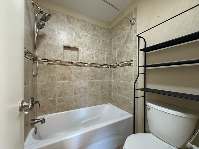 Building Photo - 1135 W Johnathan Way